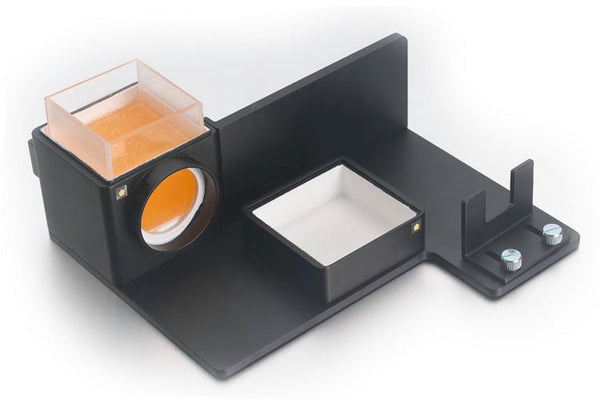 Colorimeter universal test component by 3nh with orange fluid inside square transparent tanks and black base.